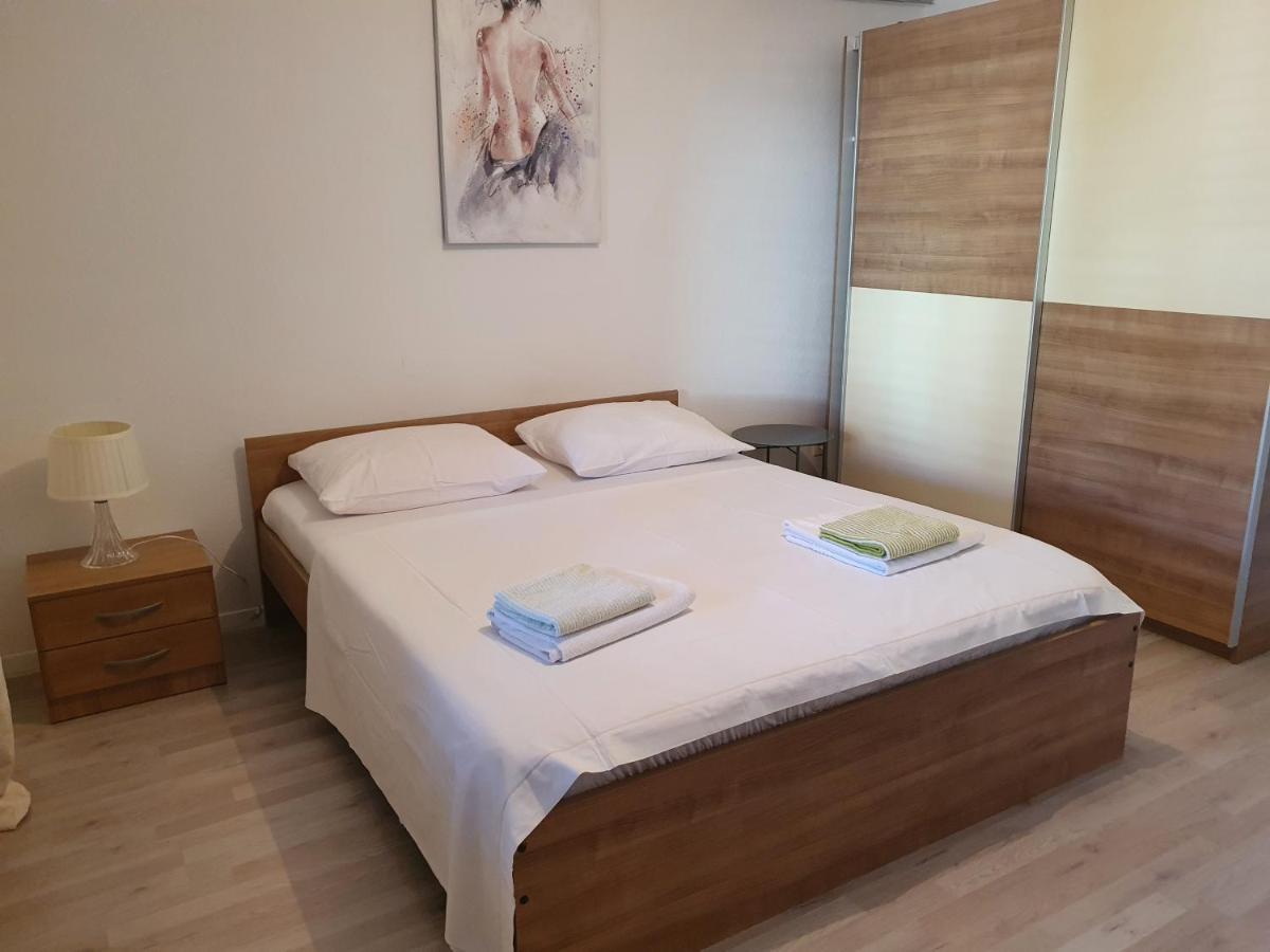 Apartman Luka Apartamento Sinj Exterior foto